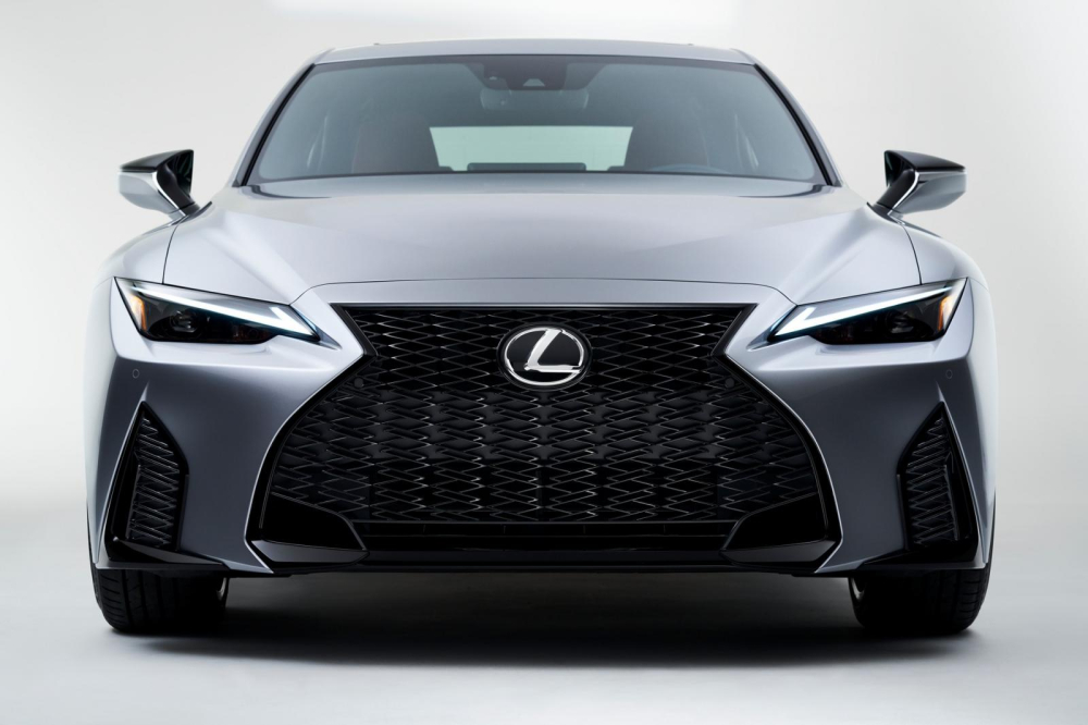 Đầu xe Lexus IS 2021