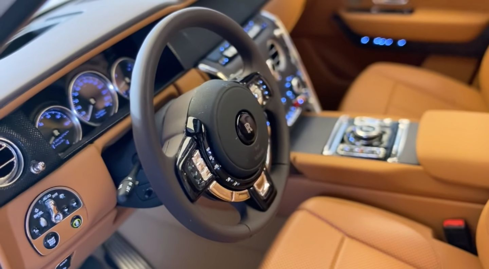 Nội thất như xe thật bên trong chiếc Rolls-Royce Cullinan mô hình