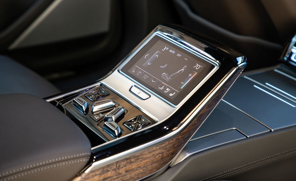 Giá xe Audi A8