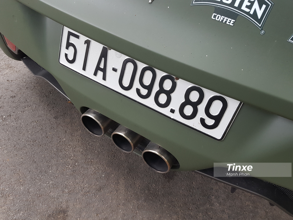 Ferrari 458 Italia của ông Đặng Lê Nguyên Vũ vẫn mang chiếc biển số đẹp mắt 51A-098.89 từ thời xe còn nằm trong garage của Minh Nhựa.