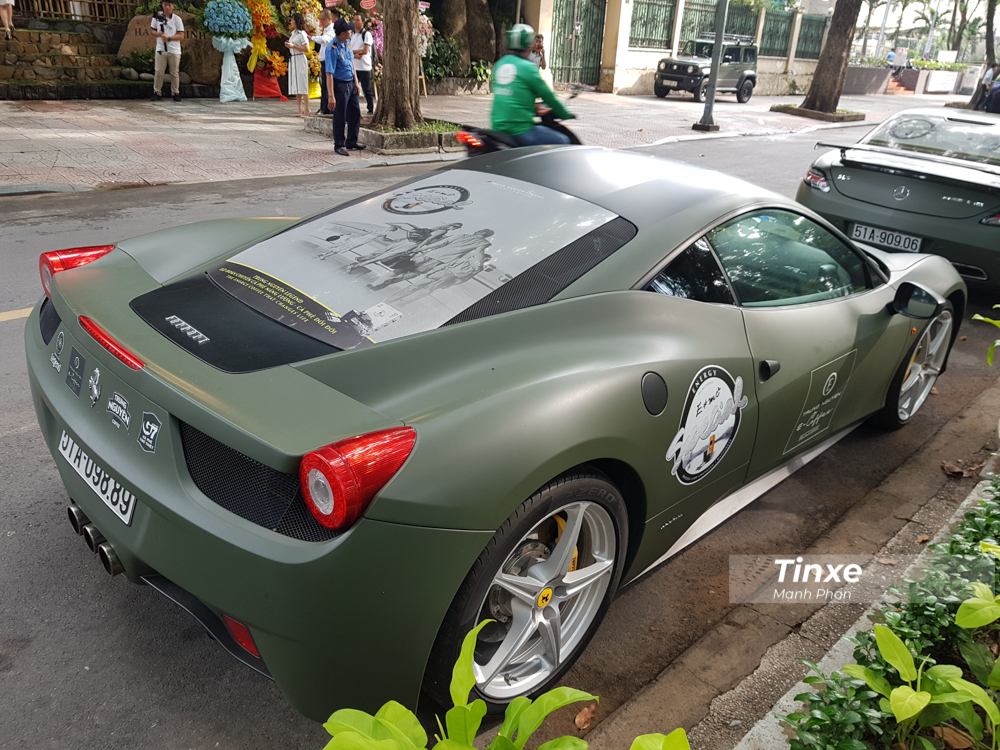 Nguyên bản, siêu xe Ferrari 458 Italia vẫn sử dụng động cơ V8, dung tích 4.5 lít, sản sinh công suất tối đa 570 mã lực và mô-men xoắn cực đại 540 Nm.