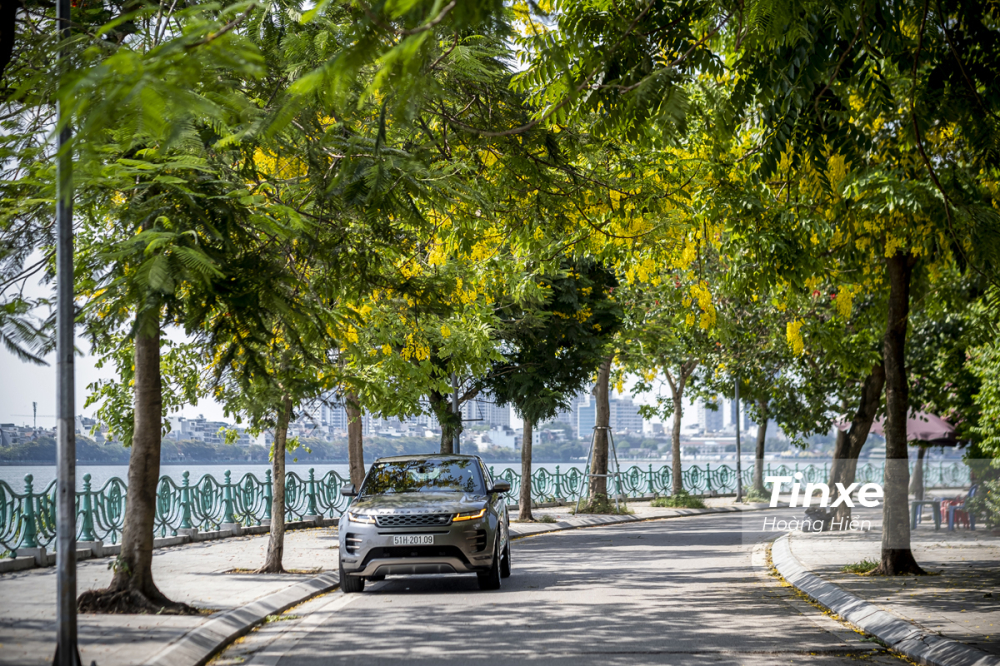 Range Rover Evoque 2020 ph&ugrave; hợp với mọi nnhu cầu di chuyển của kh&aacute;ch h&agrave;ng Việt Nam.