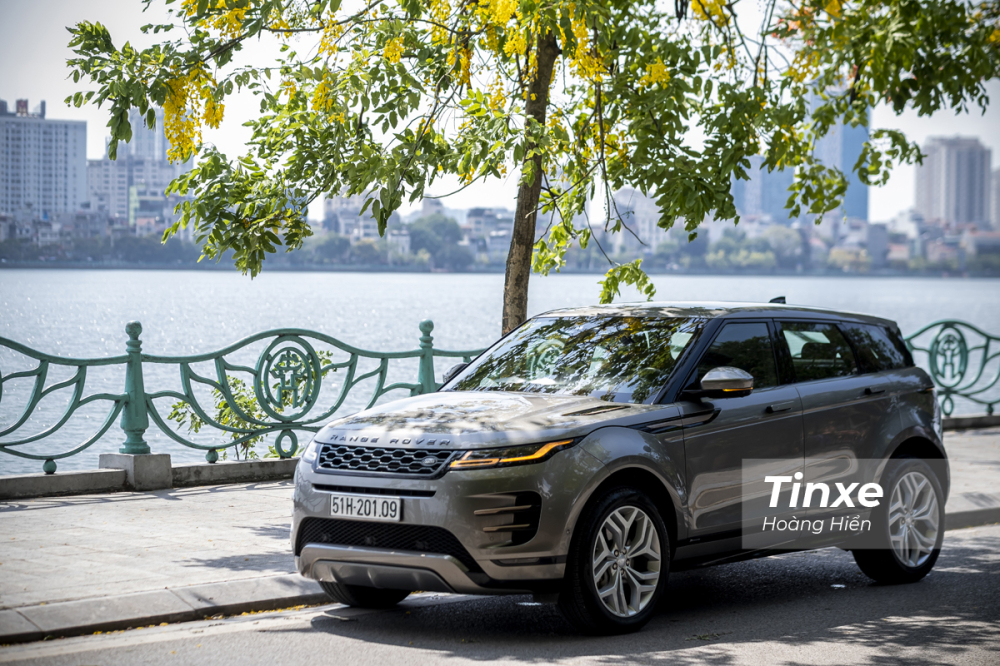 Ranger Rover Evoque 2020 được n&acirc;ng cấp về thiết kế ngoại thất để c&oacute; d&aacute;ng vẻ tinh tế hơn, c&aacute; t&iacute;nh hơn.