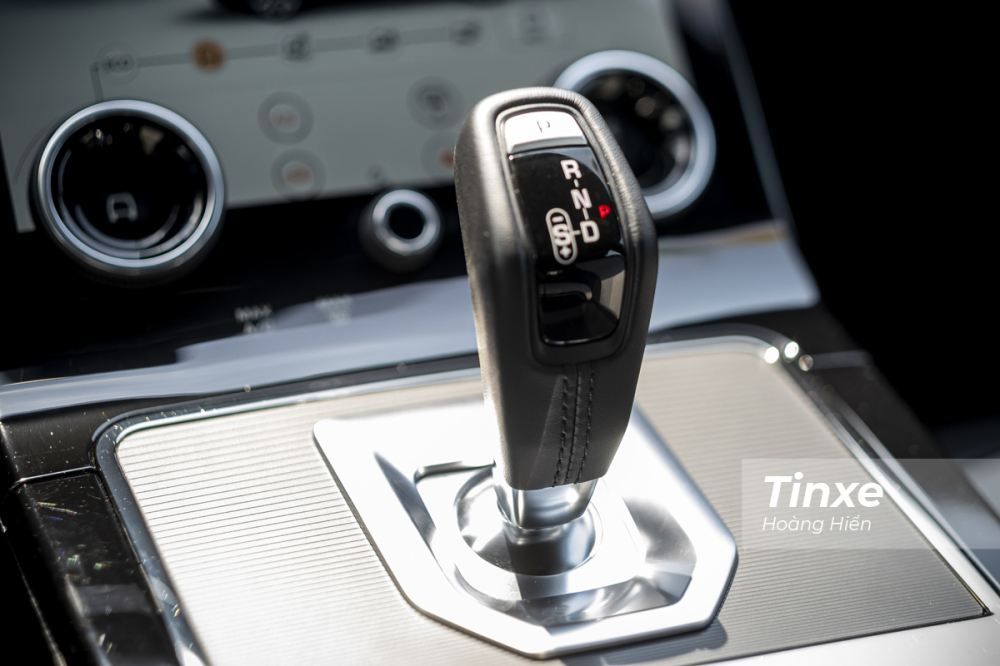 Cần số điện tử thay thế cho n&uacute;m xoay chuyển số trước đ&acirc;y của Range Rover Evoque 2020.
