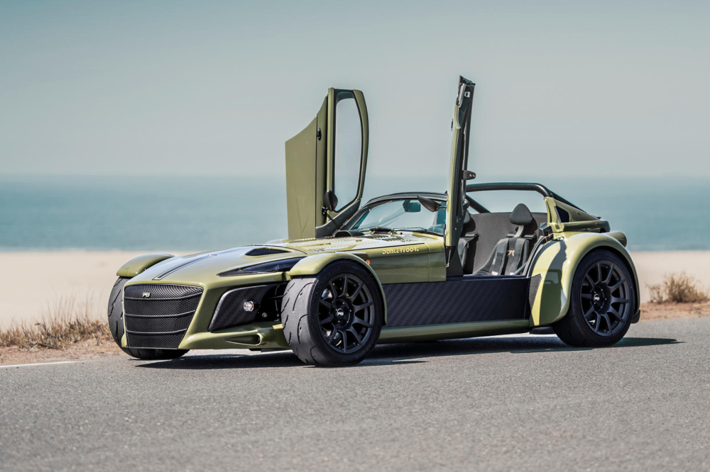 Donkervoort D8 GTO-JD70 khi mở c&aacute;nh cửa
