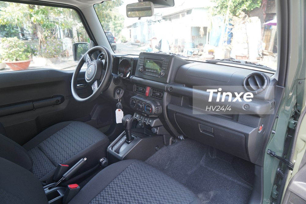 Nội thất xe Suzuki Jimny của &ocirc;ng Đặng L&ecirc; Nguy&ecirc;n Vũ