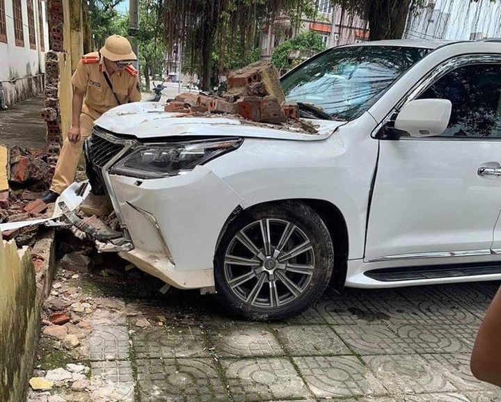 Thiệt hại của chiếc xe Lexus LX570