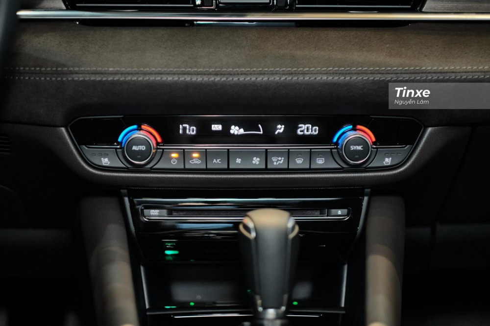 H&agrave;ng ghế đầu của Mazda6 2020 bản cao cấp nhất c&oacute; cả chức năng l&agrave;m m&aacute;t