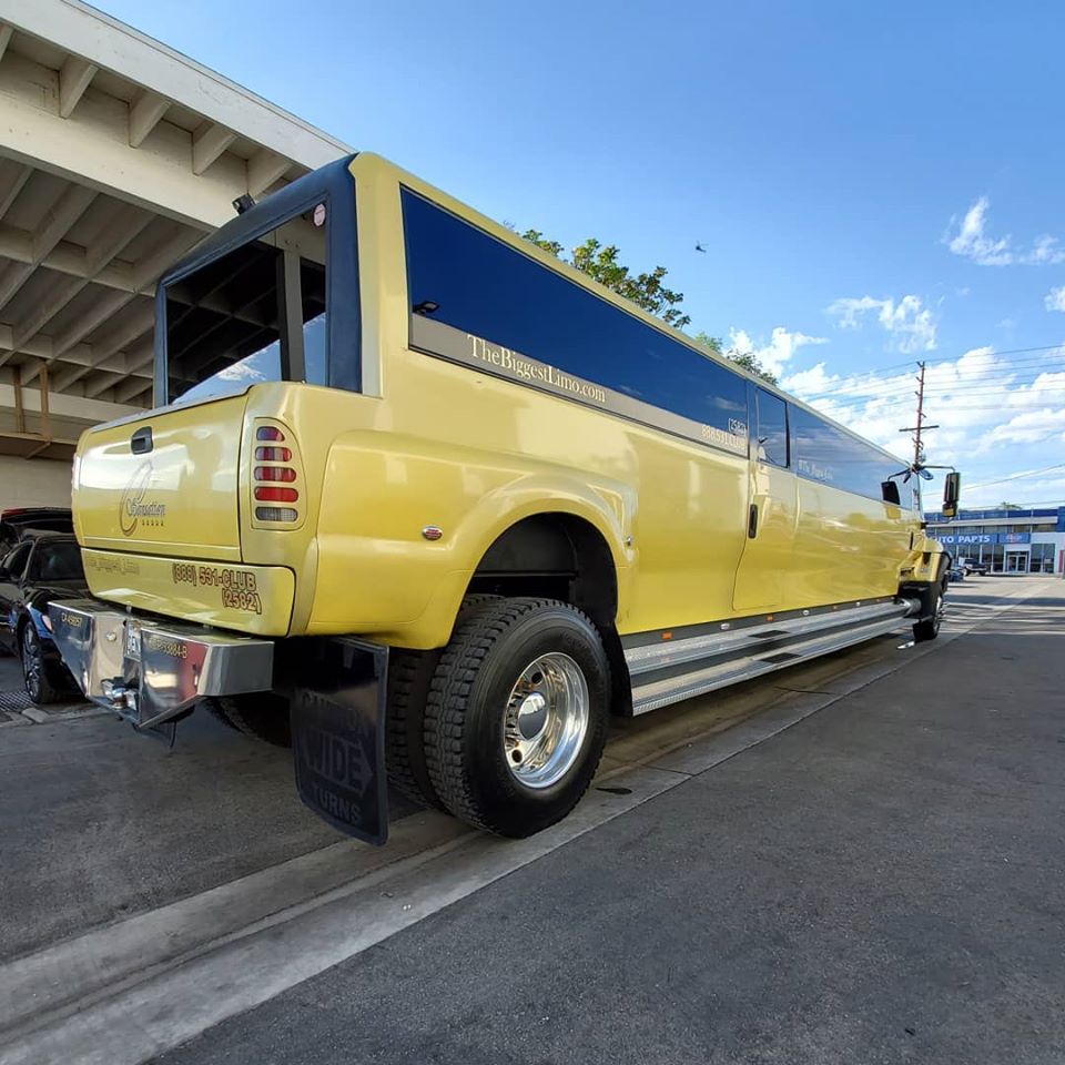 Cận cảnh đuôi xe Colossus Limo Cận cảnh đuôi xe Colossus Limo