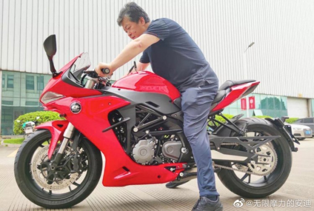 Sport bike 600 phân khối QJ SRG600 hay Benelli 600RR ra mắt