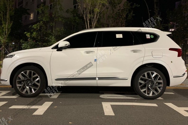 Hyundai Santa Fe 2021 dùng vành hợp kim 20 inch có thiết kế 7 chấu kép