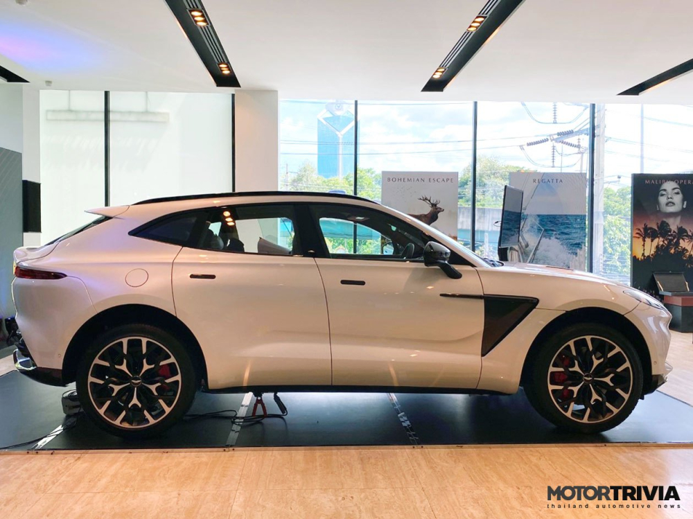 Giá xe Aston Martin DBX ở Thái Lan sẽ bắt đầu từ con số 19,9 triệu Baht, tương đương gần 15 tỷ đồng. Mức giá này chưa bao gồm các tuỳ chọn của khách hàng.