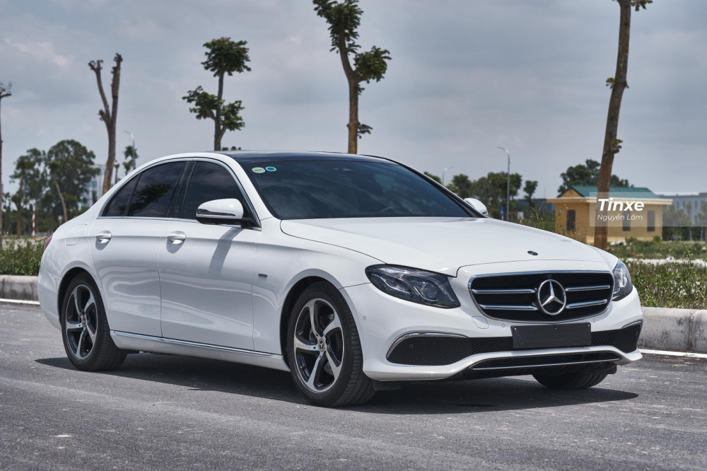Chiếc Mercedes-Benz E 200 Sport 2019 đang được chào bán này lăn bánh chưa đầy 1 năm và có số ODO cực “lướt”