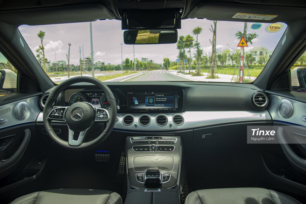 Tổng thể nội thất của Mercedes-Benz E 200 Sport 2019