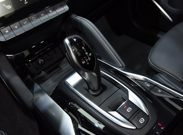 Giá xe Brilliance V7