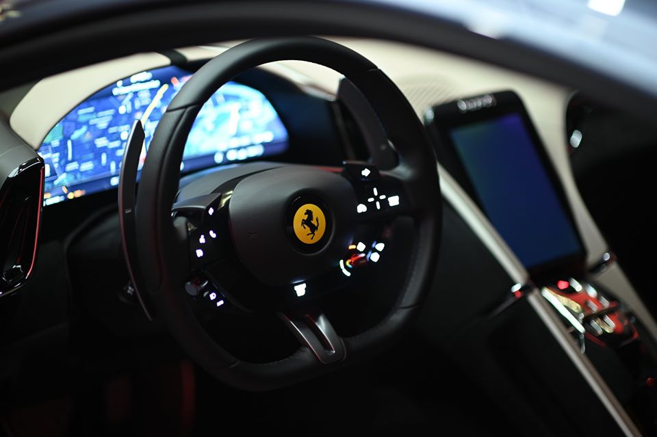 Khoang l&aacute;i si&ecirc;u xe Ferrari Roma lần đầu ra mắt Th&aacute;i Lan
