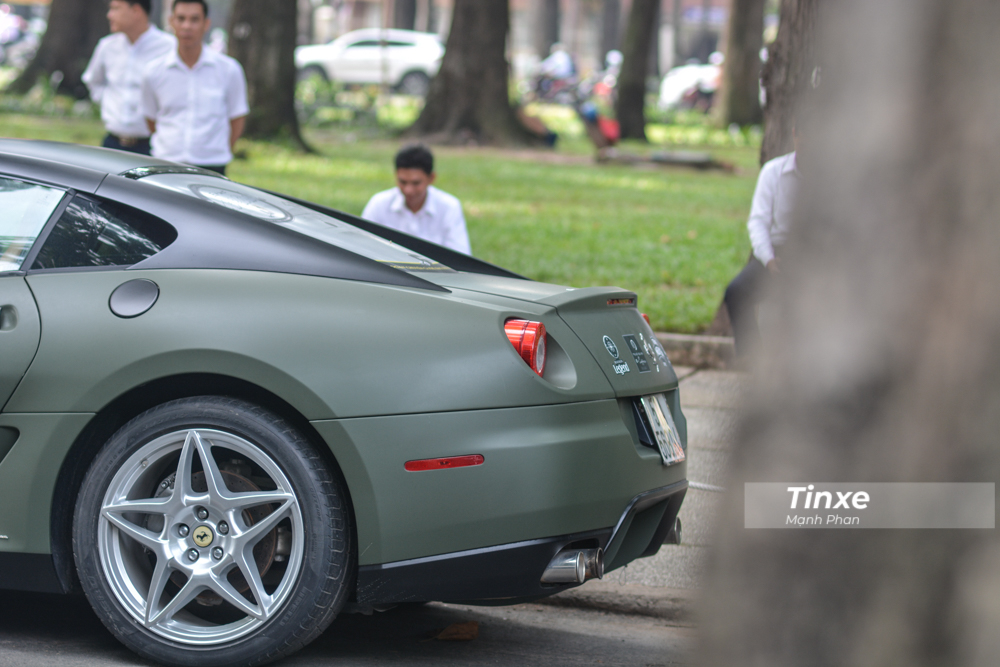 Phần m&ocirc;ng si&ecirc;u xe Ferrari 599 GTB Fiorano thiết kế kh&aacute; gợi cảm, diện mạo của Ferrari 599 GTB Fiorano l&agrave; th&agrave;nh quả của sự hợp t&aacute;c giữa h&atilde;ng si&ecirc;u xe &Yacute; với Pininfarina, nh&agrave; thiết kế xe lừng danh v&agrave; hiện l&agrave; đối t&aacute;c của h&atilde;ng xe Việt Vinfast.