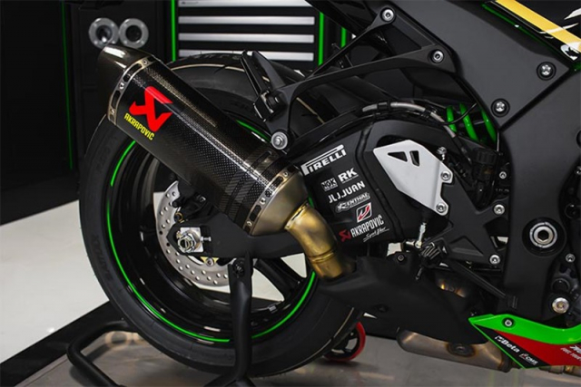 Lon p&ocirc; Akrapovic Full system tr&ecirc;n Kawasaki ZX-10R giới hạn