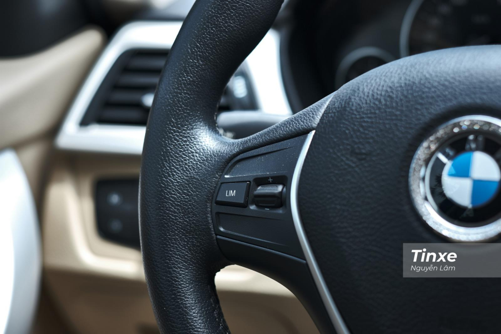 Cụm điều khiển bên trái đơn giản chỉ với chức năng điều chỉnh tốc độ giới hạn Cụm điều khiển bên trái đơn giản chỉ với chức năng điều chỉnh tốc độ giới hạn