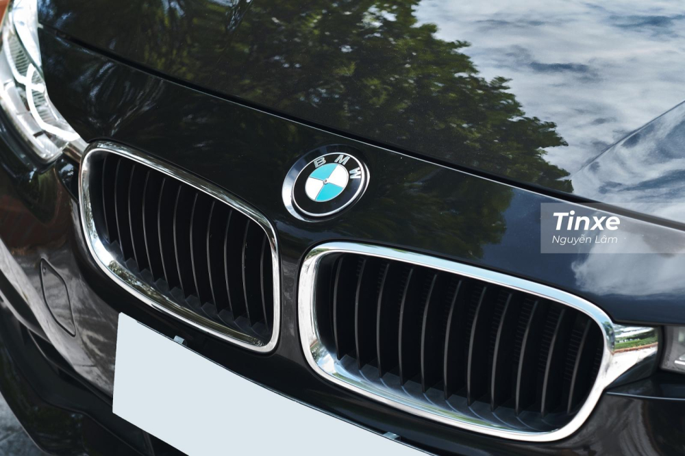 So với tuổi đời, ngoại thất của xe còn khá mới So với tuổi đời, ngoại thất của xe còn khá mới