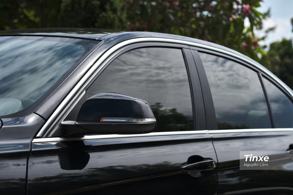 Gương chiếu hậu chỉnh, gập điện tích hợp xi-nhan báo rẽ dạng LED Gương chiếu hậu chỉnh, gập điện tích hợp xi-nhan báo rẽ dạng LED