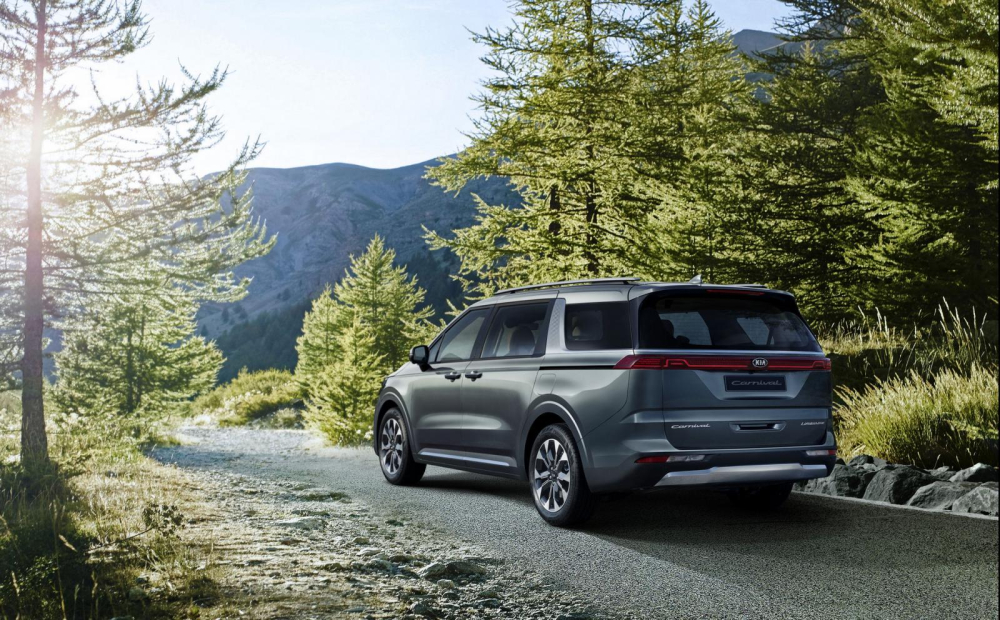 Thiết kế ph&iacute;a sau của Kia Sedona mới