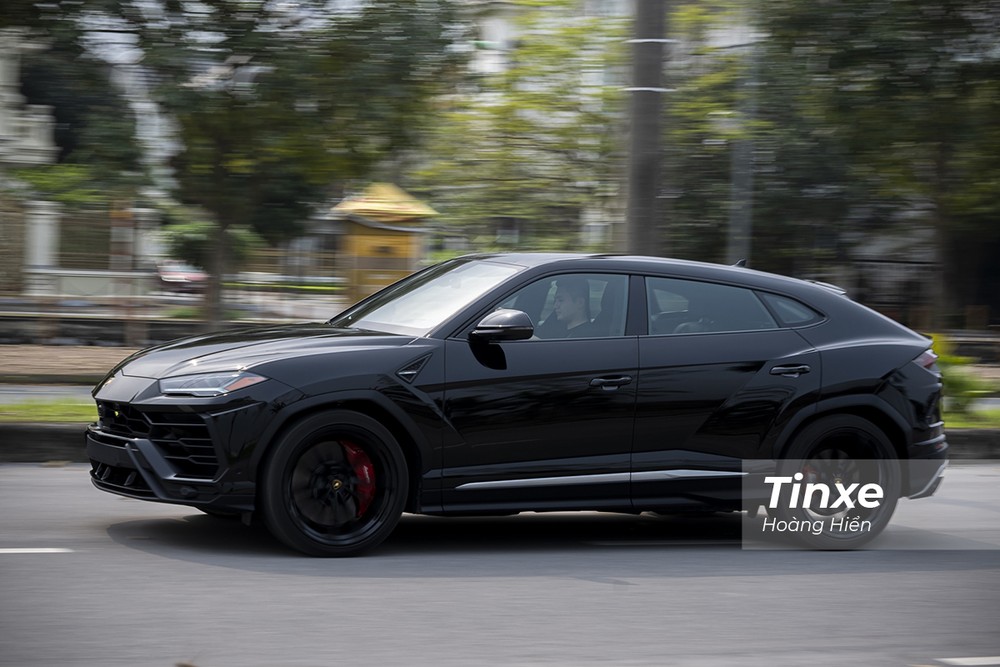 Lamborghini Urus trên đường phố Việt Nam