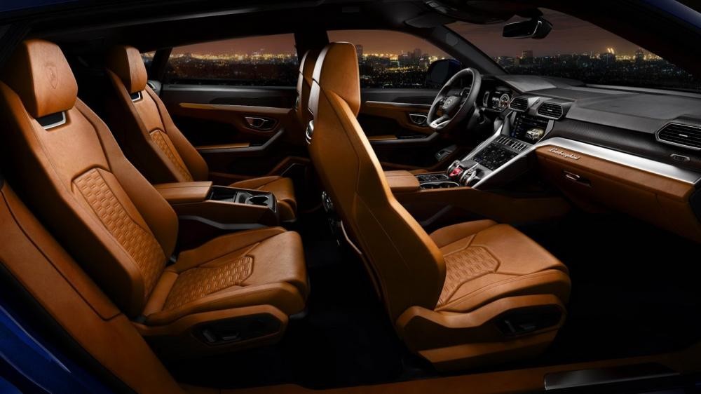 Khoang lái và hành khách của Lamborghini Urus