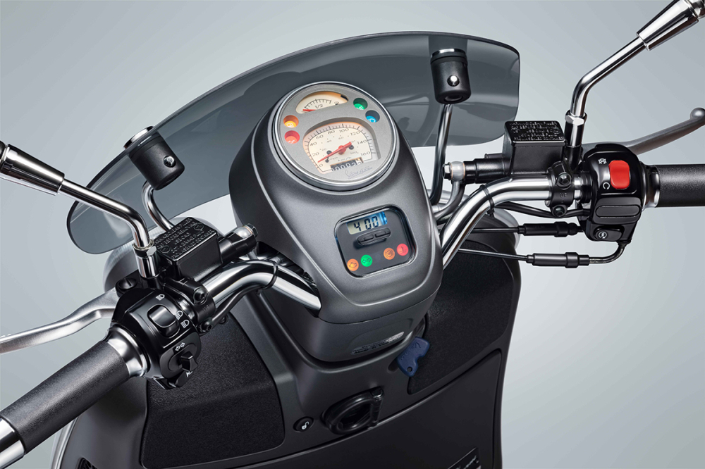 Bảng đồng hồ cổ điển tr&ecirc;n Vespa GTV Sei Giorni II.
