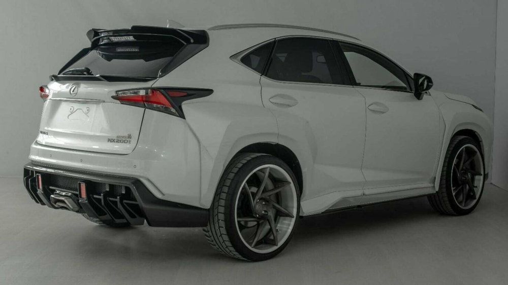 Lexus NX độ nhìn từ phía sau