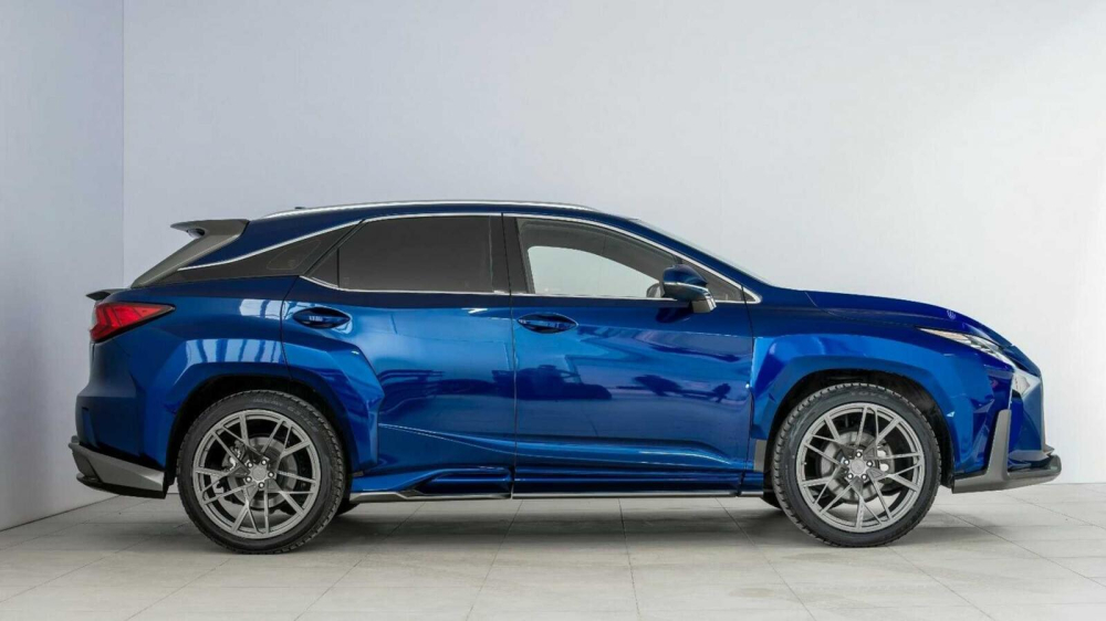 Lexus RX độ với chắn bùn góc cạnh