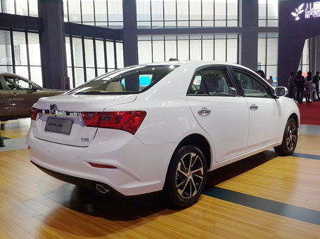 Giá xe Zotye Z300 Giá xe Zotye Z300