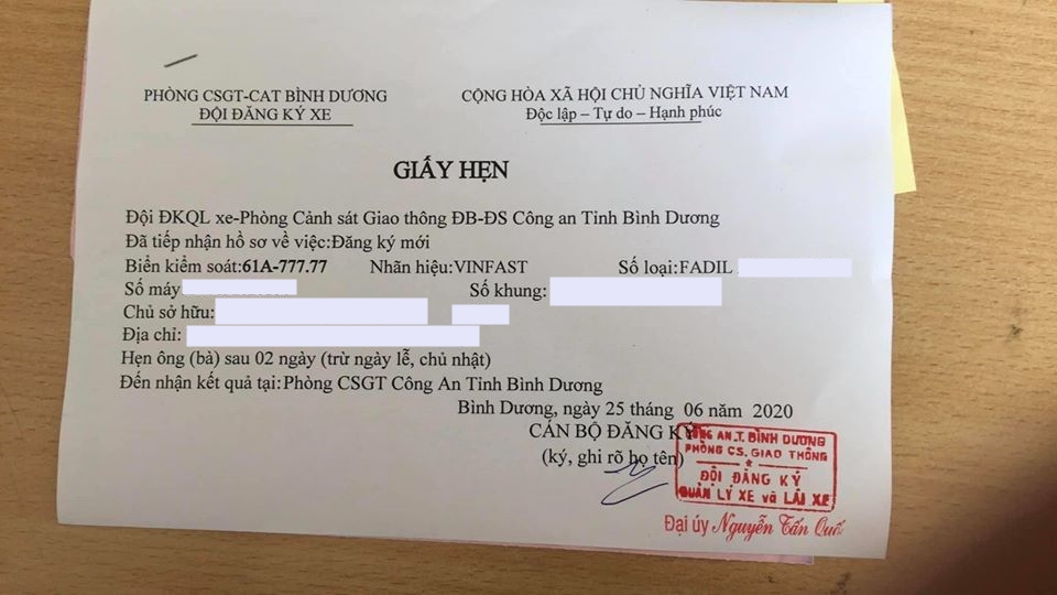 Cận cảnh tờ giấy hẹn chứng tỏ chiếc biển số 61A-777.77 thuộc về xe VinFast Fadil