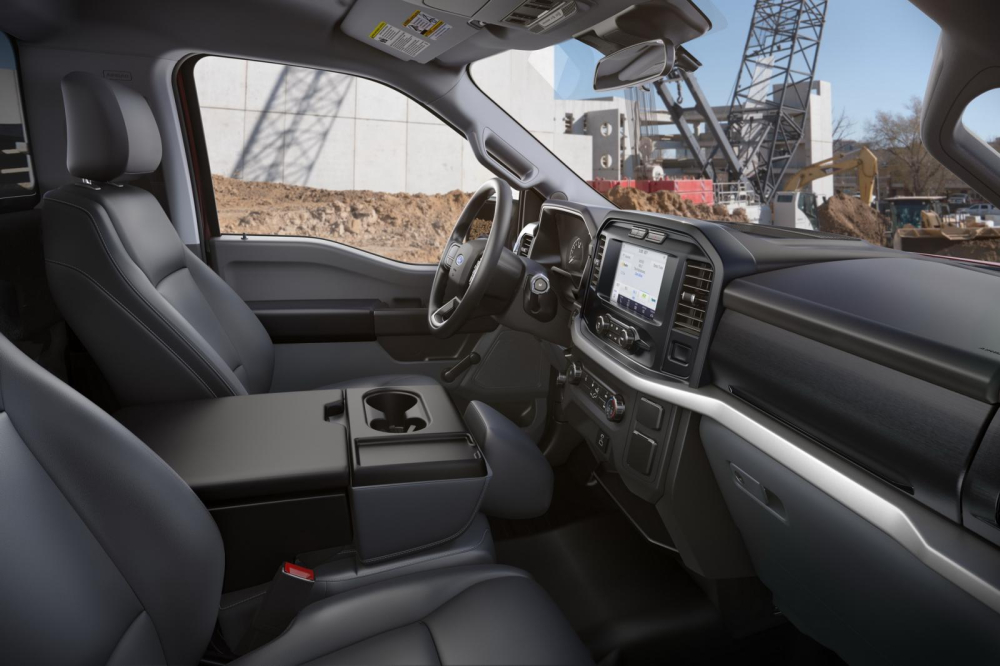 Nội thất của Ford F-150 2021 bản thấp