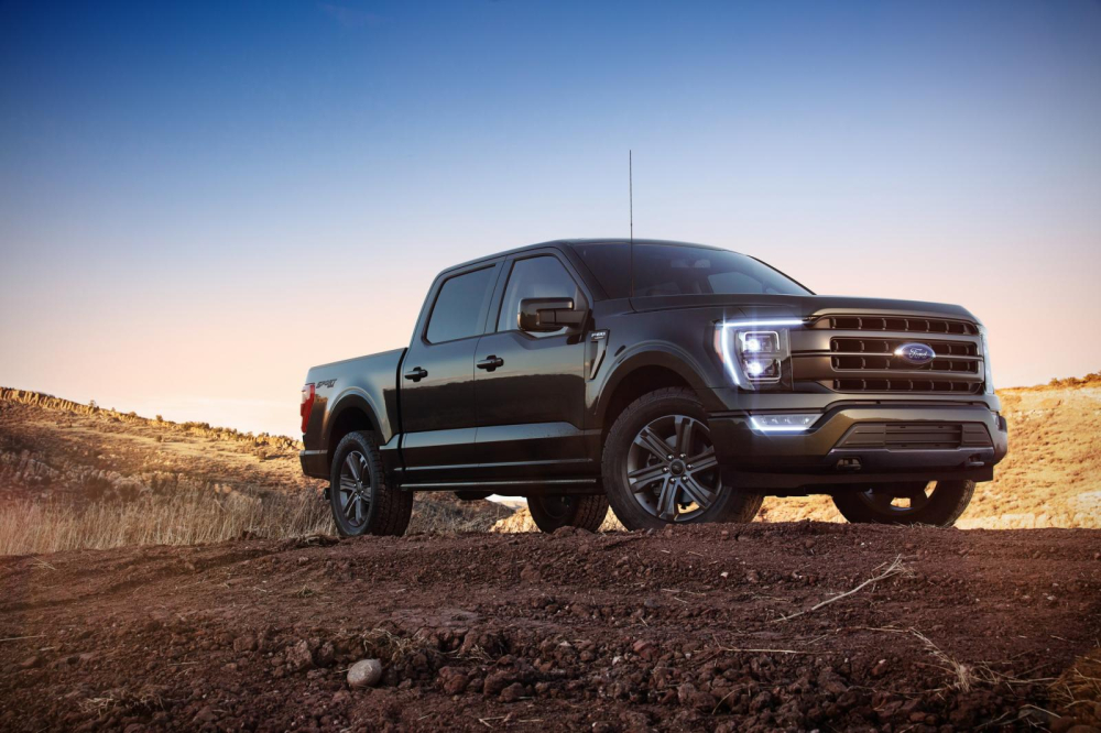 Mẫu xe b&aacute;n tải n&agrave;y c&oacute; dải đ&egrave;n LED định vị ban ng&agrave;y ấn tượng