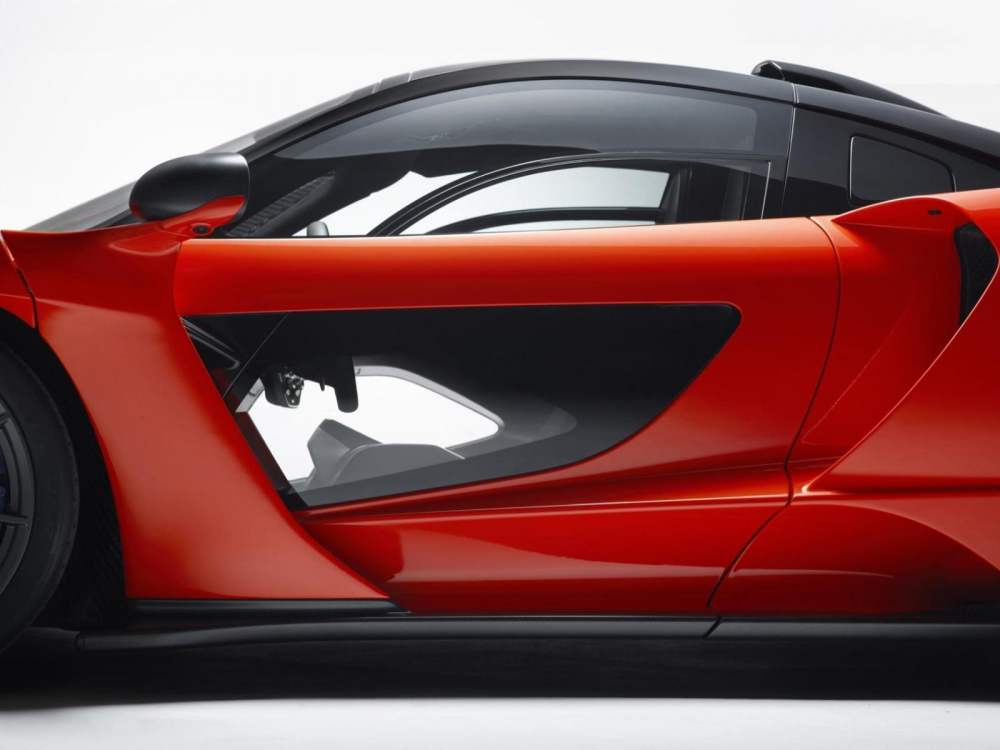Cửa xe của McLaren Senna dạng trong suốt Cửa xe của McLaren Senna dạng trong suốt