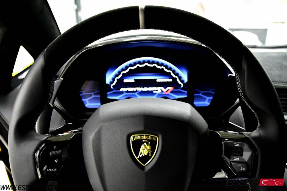 Siêu xe Lamborghini Aventador SVJ vẫn được trang bị khối động cơ V12, hút khí tự nhiên, dung tích 6.5 lít quen thuộc trên những chiếc Aventador LP700-4 rất được ưa chuộng tại thị trường Việt Nam. Siêu xe Lamborghini Aventador SVJ vẫn được trang bị khối động cơ V12, hút khí tự nhiên, dung tích 6.5 lít quen thuộc trên những chiếc Aventador LP700-4 rất được ưa chuộng tại thị trường Việt Nam.