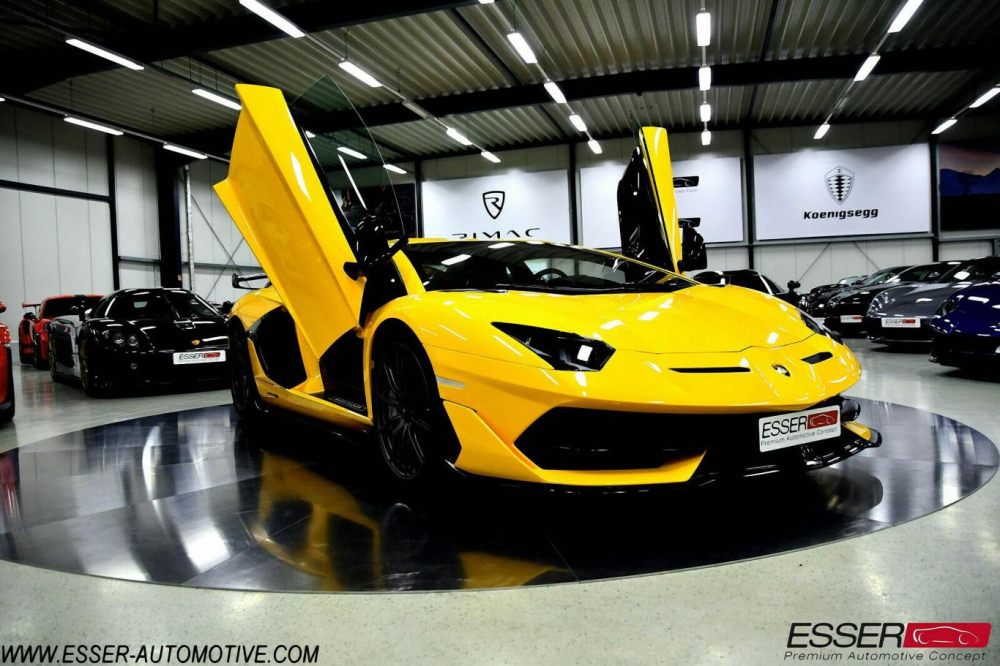 Chẳng hạn như một chiếc siêu xe Lamborghini Aventador SVJ màu vàng óng ả tại đại lý siêu xe ở Đức từng được rao bán 429.900 Euro, tương đương 11,2 tỷ đồng. Còn mức giá chưa thuế của siêu phẩm này khi đến Đức chỉ 361.261 Euro, tương đương 9,39 tỷ đồng. Chẳng hạn như một chiếc siêu xe Lamborghini Aventador SVJ màu vàng óng ả tại đại lý siêu xe ở Đức từng được rao bán 429.900 Euro, tương đương 11,2 tỷ đồng. Còn mức giá chưa thuế của siêu phẩm này khi đến Đức chỉ 361.261 Euro, tương đương 9,39 tỷ đồng.