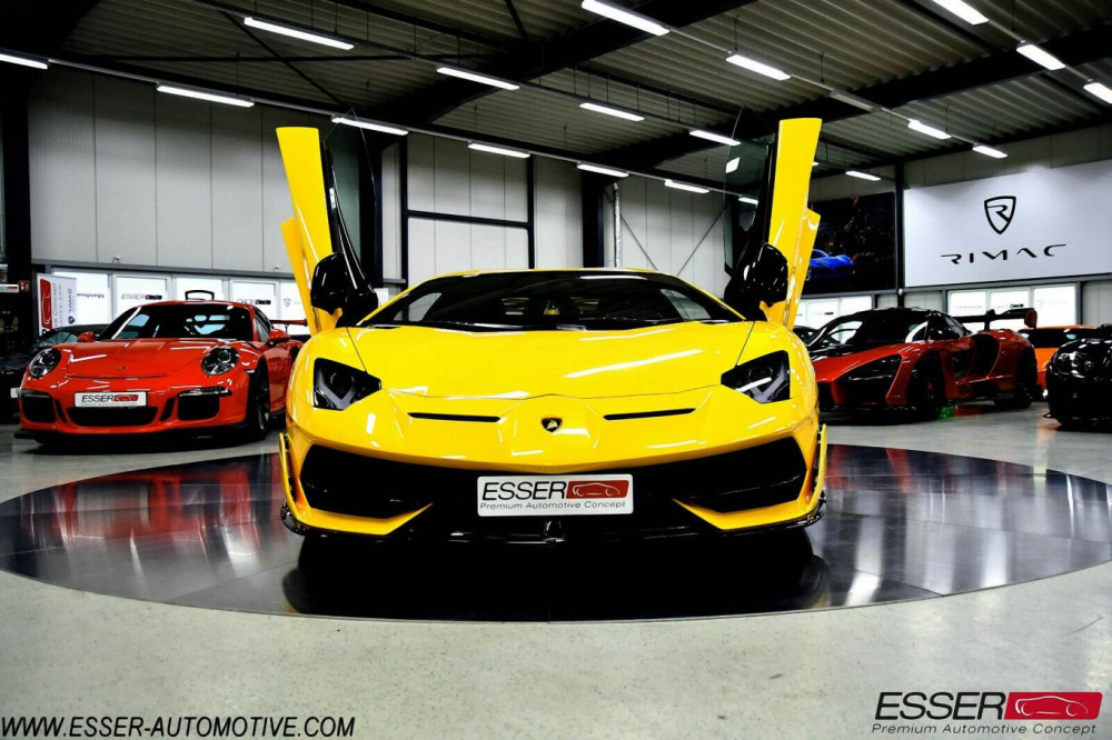 Số lượng dòng siêu xe Lamborghini Aventador SVJ được sản xuất trên toàn thế giới chỉ có 963 chiếc nhưng chỉ 900 xe thuộc bản tiêu chuẩn và số còn lại mang tên gọi Lamborghini Aventador SVJ 63. Hiện có khoảng hơn 150 chiếc Lamborghini Aventador SVJ đang được rao bán trên thế giới và đại gia Việt chỉ mới sở hữu đúng 1 chiếc siêu xe Lamborghini Aventador SVJ. Số lượng dòng siêu xe Lamborghini Aventador SVJ được sản xuất trên toàn thế giới chỉ có 963 chiếc nhưng chỉ 900 xe thuộc bản tiêu chuẩn và số còn lại mang tên gọi Lamborghini Aventador SVJ 63. Hiện có khoảng hơn 150 chiếc Lamborghini Aventador SVJ đang được rao bán trên thế giới và đại gia Việt chỉ mới sở hữu đúng 1 chiếc siêu xe Lamborghini Aventador SVJ.