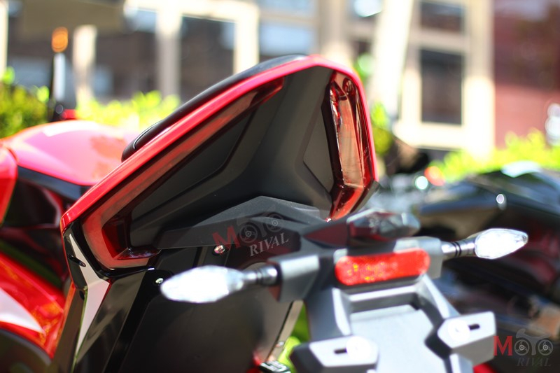 GPX Demon GR200R có thiết kế đẹp, trang bị hiện đại
