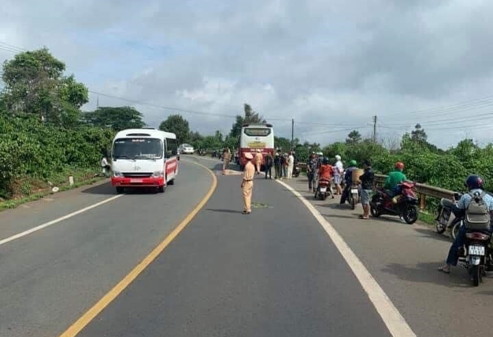 Lực lượng chức năng đang làm việc Lực lượng chức năng đang làm việc