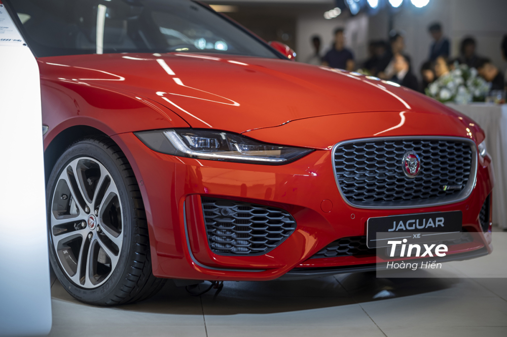 Jaguar XE 2020 dù có giá bán cao nhưng vẫn là một mẫu xe mang lại nhiều cảm xúc cả về mặt thị giác và trải nghiệm vận hành. Jaguar XE 2020 dù có giá bán cao nhưng vẫn là một mẫu xe mang lại nhiều cảm xúc cả về mặt thị giác và trải nghiệm vận hành.