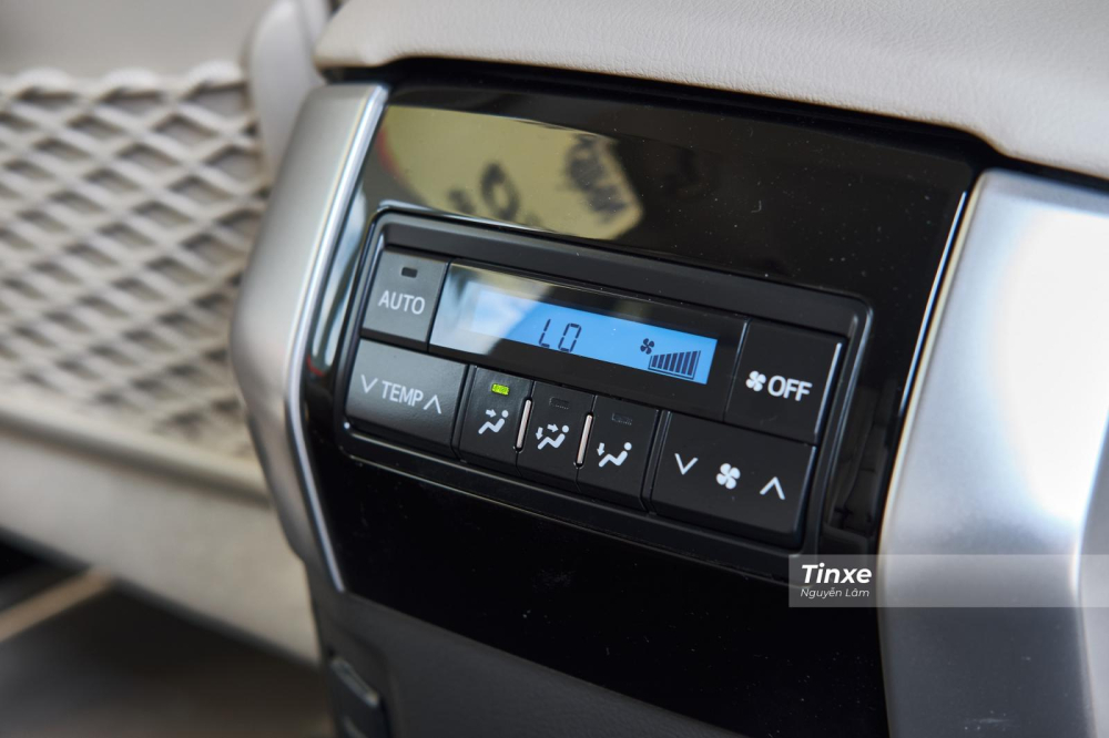 Bảng điều khiển điều h&ograve;a cho h&agrave;ng ghế thứ 2