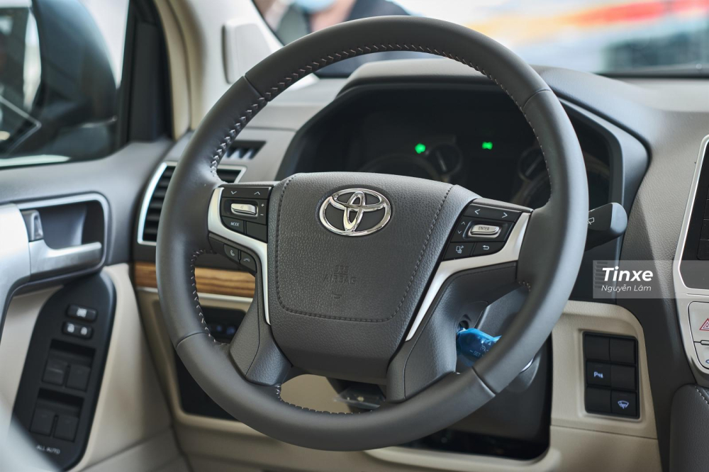 V&ocirc; lăng 4 chấu bề thế xứng với ngoại h&igrave;nh cơ bắp của xe