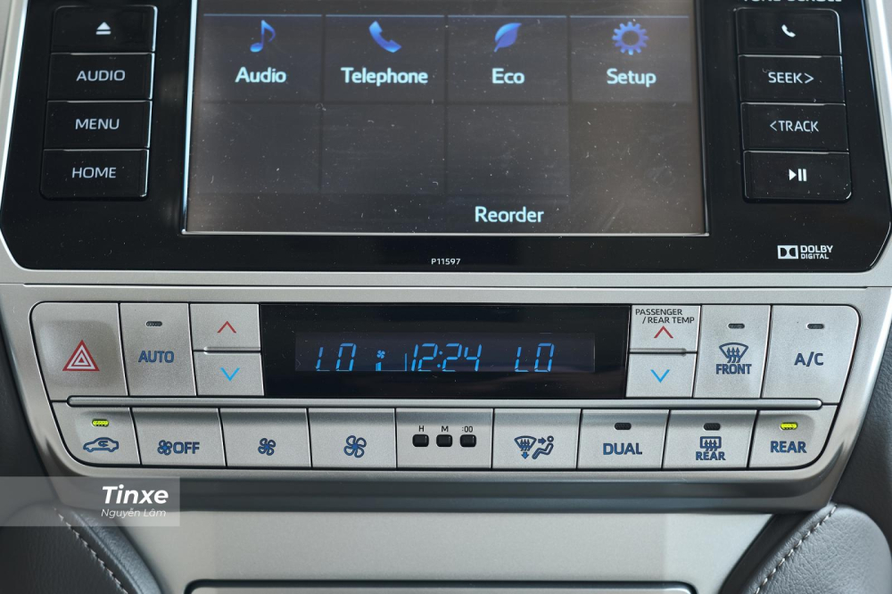 Xe được trang bị điều h&ograve;a tự động 3 v&ugrave;ng độc lập