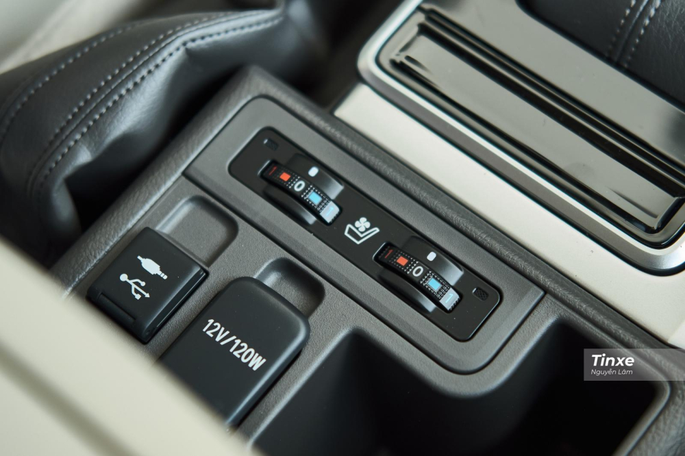 H&agrave;ng ghế đầu c&oacute; t&iacute;nh năng sưởi hoặc th&ocirc;ng gi&oacute; l&agrave;m m&aacute;t