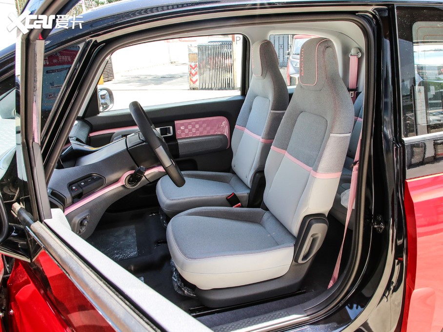 Hàng ghế trước của Baojun E300 Hàng ghế trước của Baojun E300