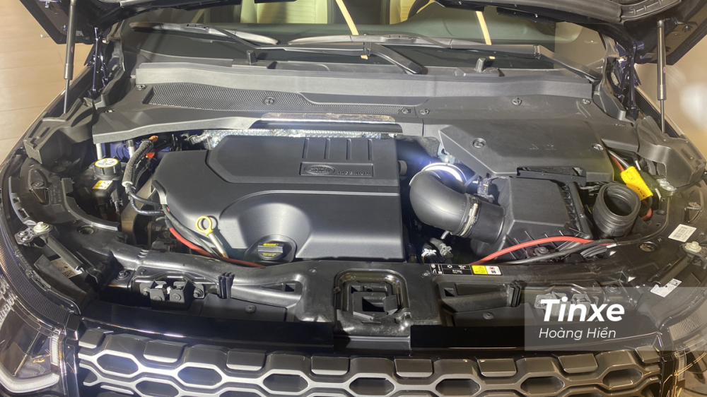 Cung cấp sức mạnh cho Land Rover Discovery Sport 2020 l&agrave; khối động cơ Igenium 2.0L c&oacute; khả năng sản sinh c&ocirc;ng suất tối đa 197 m&atilde; lực v&agrave; m&ocirc;-men xoắn cực đại đạt 340 Nm tại dải v&ograve;ng tua 1.250 - 4.500 v&ograve;ng/ph&uacute;t.