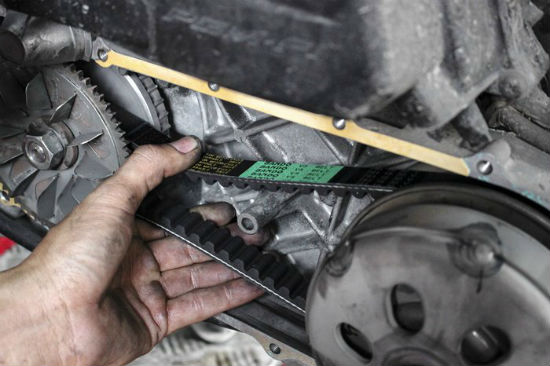 Dây cu-roa trên xe tay ga có thể khiến xe tay ga bị giật khi tăng tốc Dây cu-roa trên xe tay ga có thể khiến xe tay ga bị giật khi tăng tốc