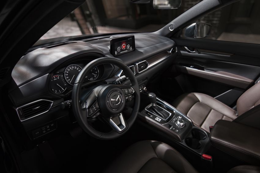 Mazda CX-5 2020 còn có hệ thống đèn viền tiêu chuẩn Mazda CX-5 2020 còn có hệ thống đèn viền tiêu chuẩn